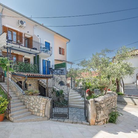 Apartmen Plus U Centru Blizu Plaze Njivice Ngoại thất bức ảnh