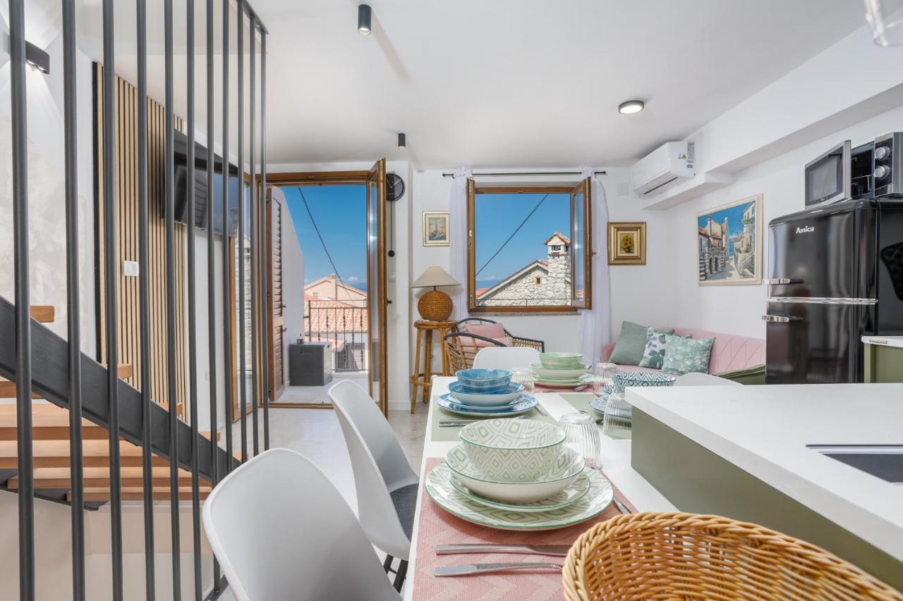 Apartmen Plus U Centru Blizu Plaze Njivice Ngoại thất bức ảnh