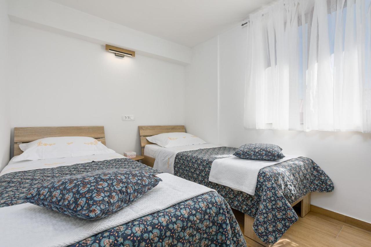 Apartmen Plus U Centru Blizu Plaze Njivice Ngoại thất bức ảnh