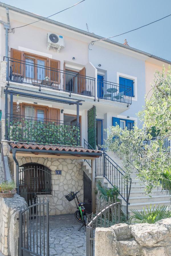 Apartmen Plus U Centru Blizu Plaze Njivice Ngoại thất bức ảnh