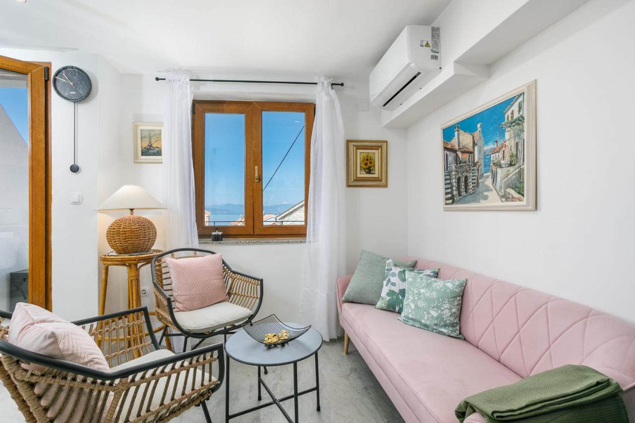 Apartmen Plus U Centru Blizu Plaze Njivice Ngoại thất bức ảnh