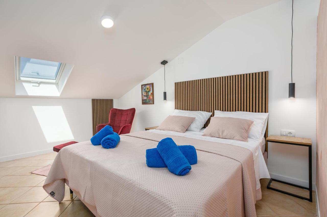 Apartmen Plus U Centru Blizu Plaze Njivice Ngoại thất bức ảnh