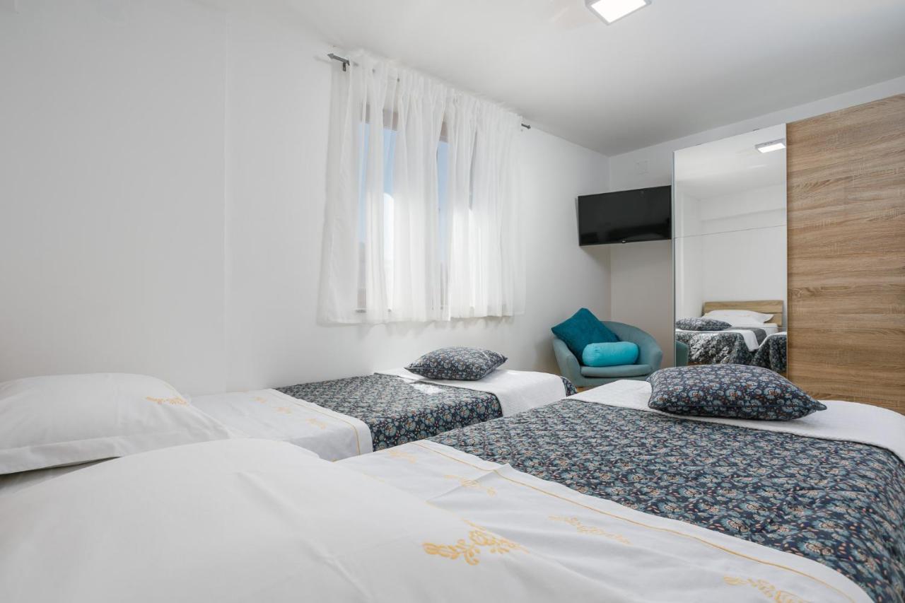 Apartmen Plus U Centru Blizu Plaze Njivice Ngoại thất bức ảnh